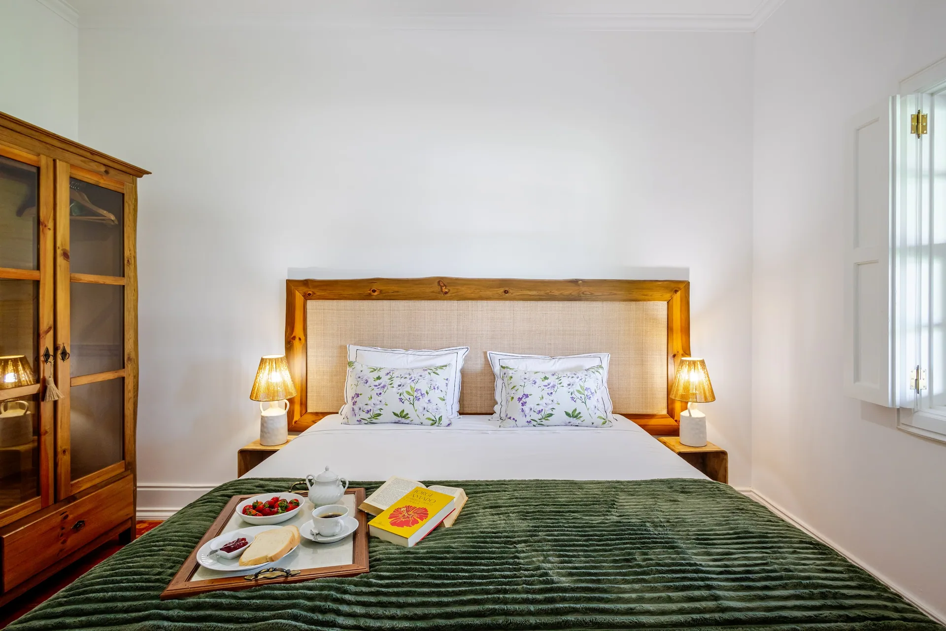 Suite with double bed and breakfast served