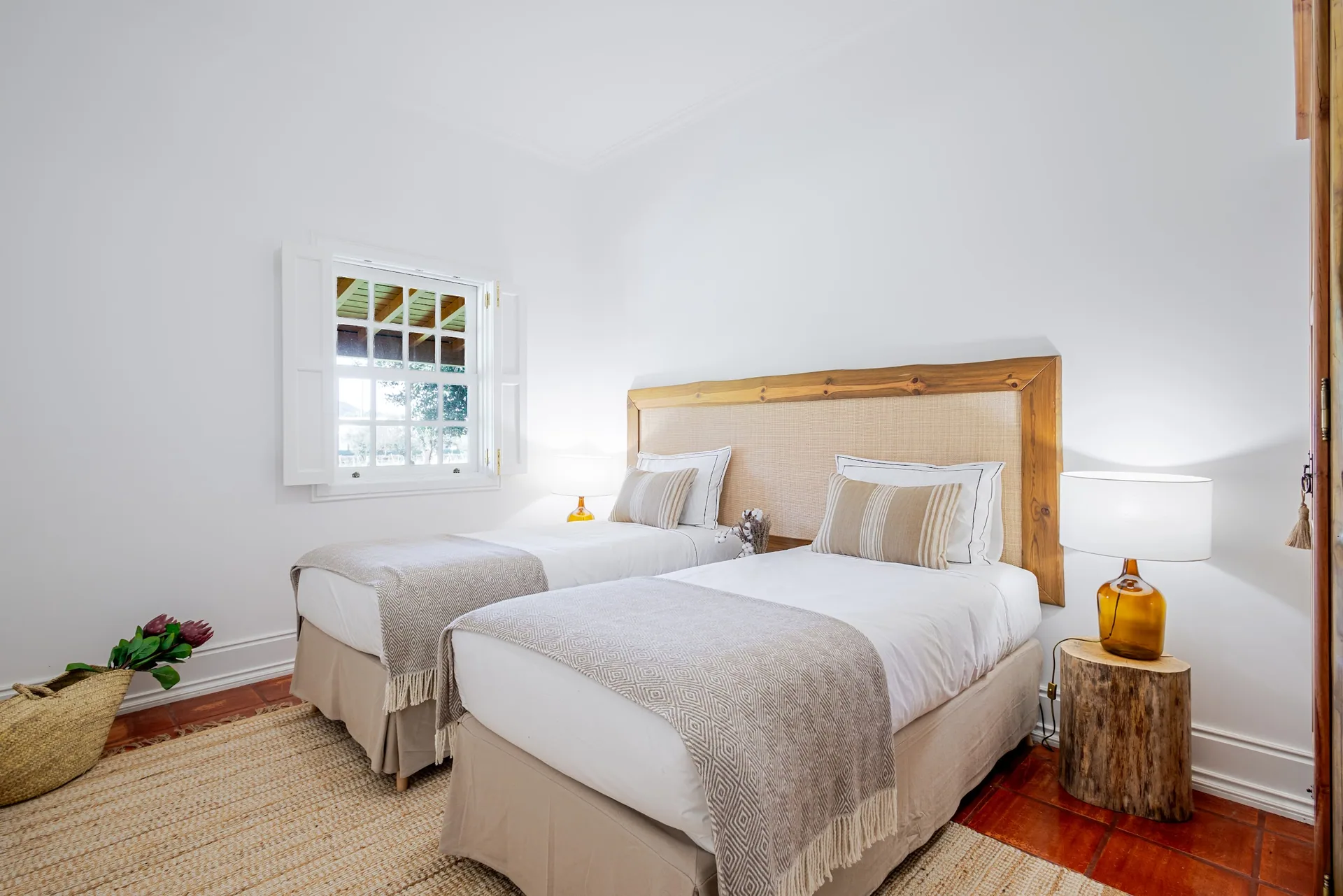 Twin room overlooking the garden