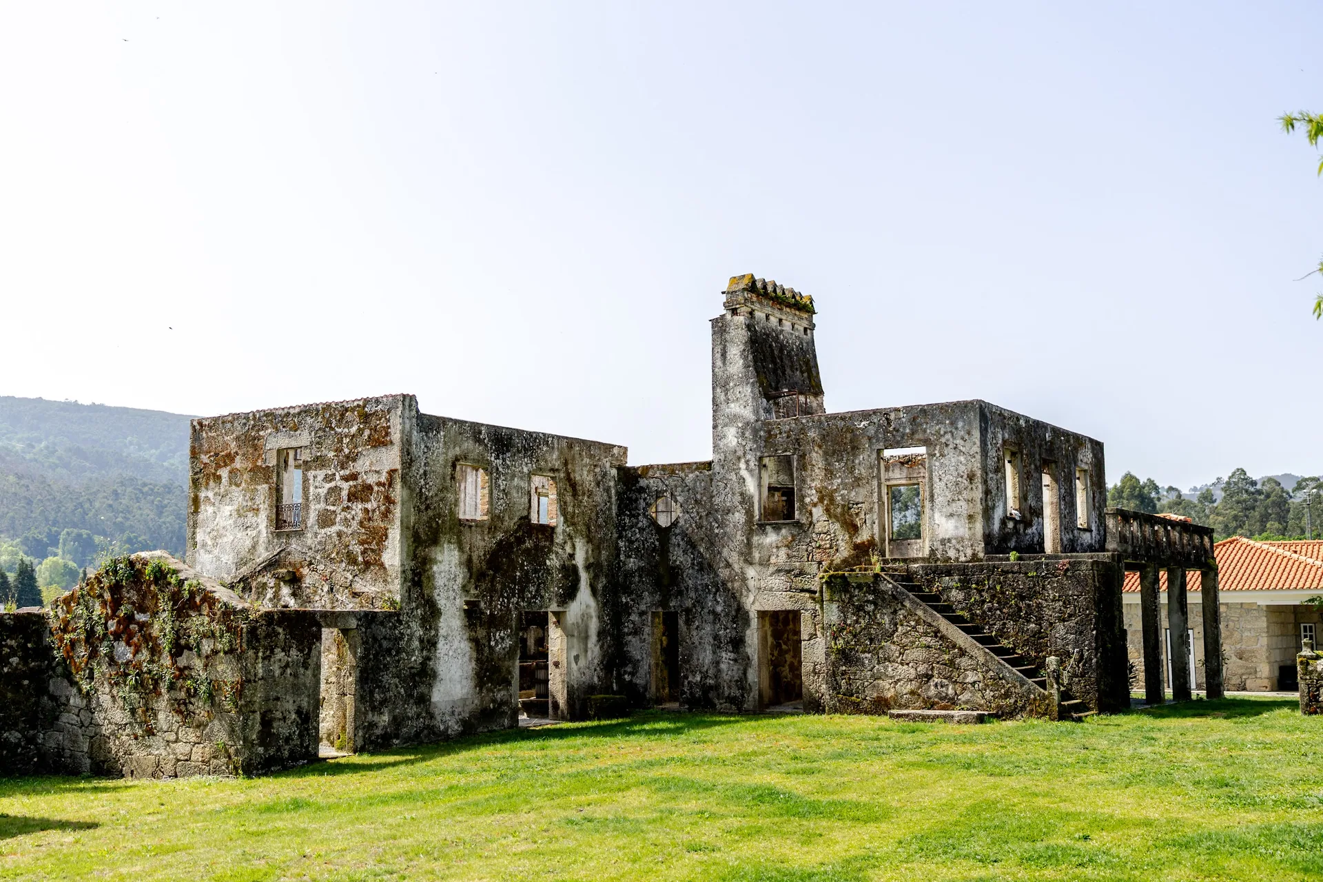 Ruin of the former Paço de Grejufe